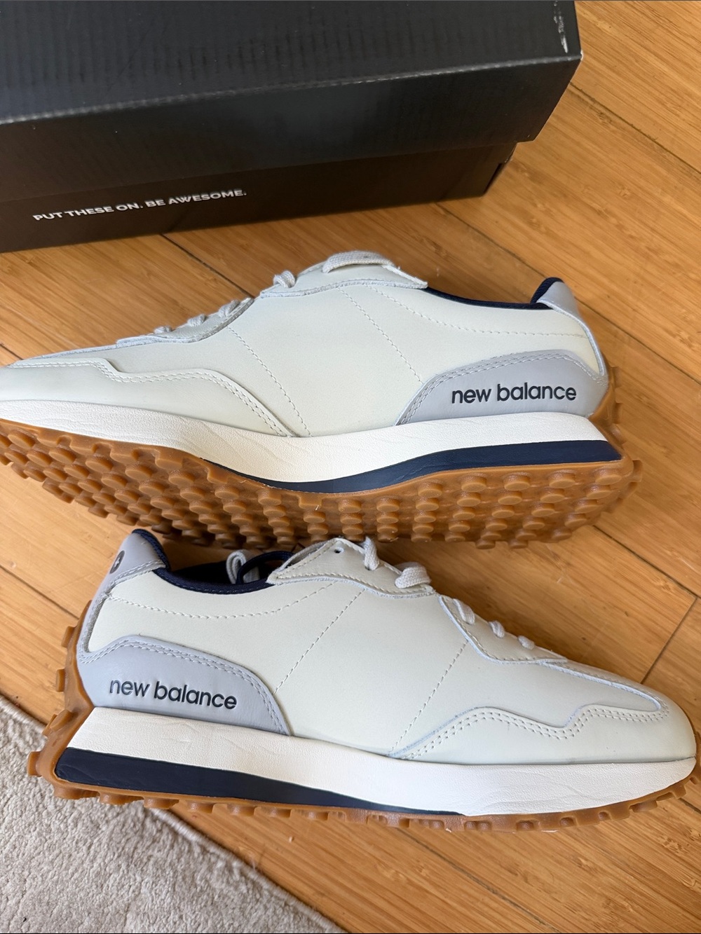 New Balance Cream & Navy Retro 327 Runner Sneakers - Picture 3 of 9